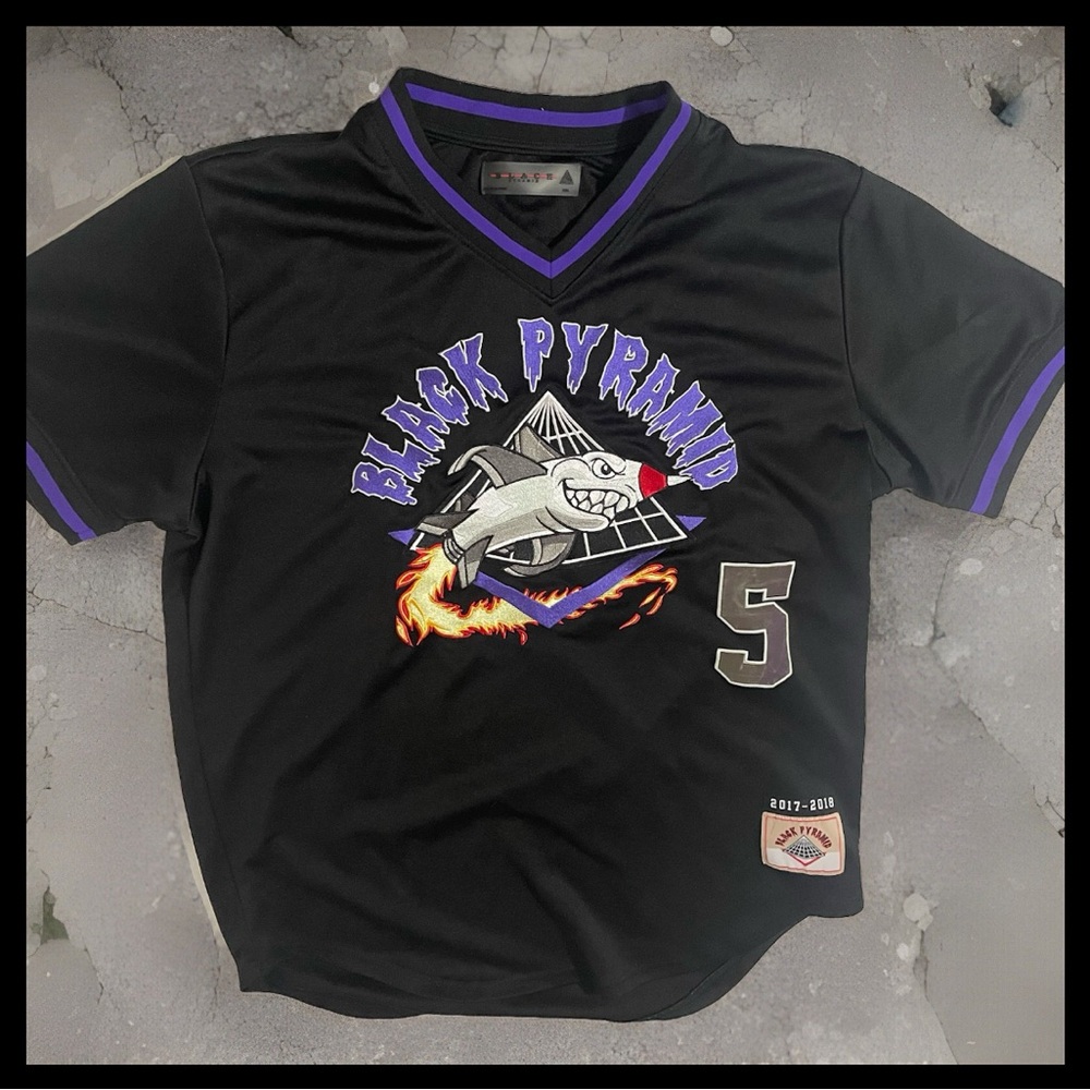 Black Pyramid Outta Here Baseball Jersey 2017-2018 Shark Sz XXL Chris Brown